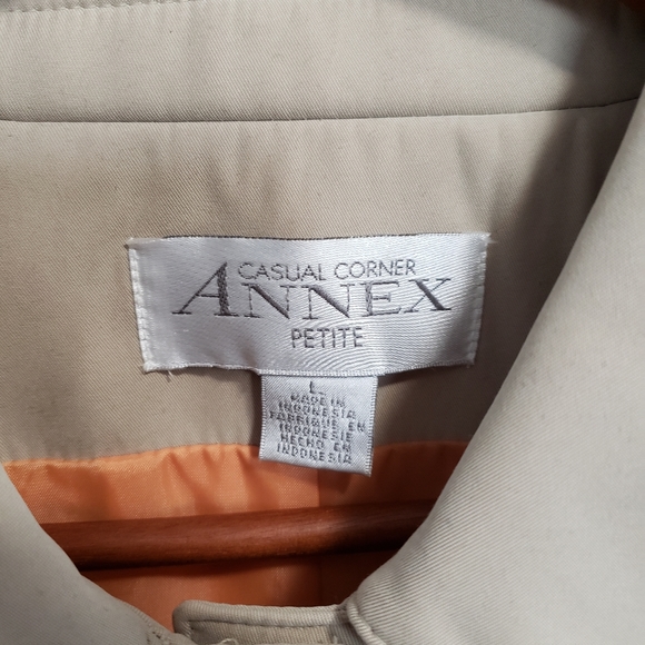 Coat - Picture 6 of 9